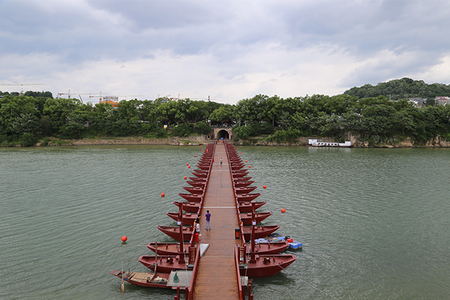 备受瞩目的霞客渡浮桥6月6日免费试通行